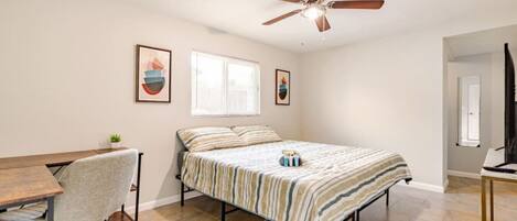 Desk, iron/ironing board, WiFi, bed sheets