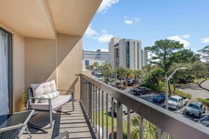 Property grounds - Decorated 1BR Condo at Ocean Dunes Tower 1 with Pool (Myrtle Beach)