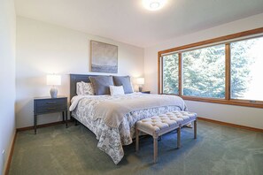 Iron/ironing board, Internet, bed sheets