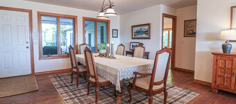 Fabulous 6-bedroom farmhouse in charming Ririe, perfect for groups!