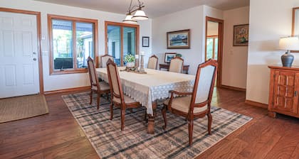 Fabulous 6-bedroom farmhouse in charming Ririe, perfect for groups!