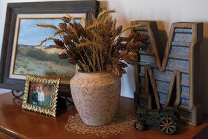 Interior detail - Fabulous 6-bedroom farmhouse in charming Ririe, perfect for groups! (Ririe)