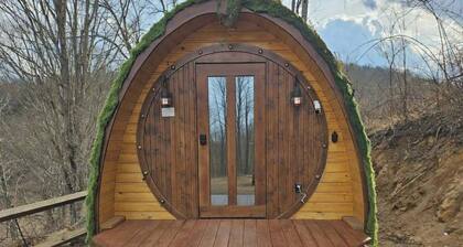 The Little Shire at Highland Hideaways - Hobbit House - Arcade & Theater