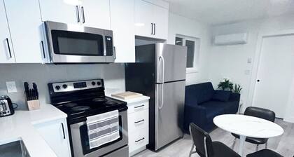 Peaceful Modern Garden Suite • Near Van & YVR