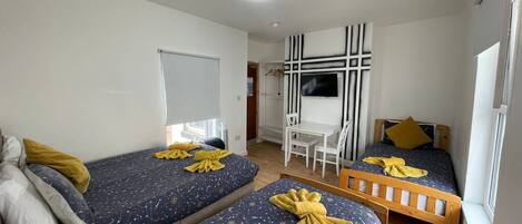 1 chambre, fer et planche à repasser, Wi-Fi, draps fournis