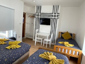 1 chambre, fer et planche à repasser, Wi-Fi, literie fournie