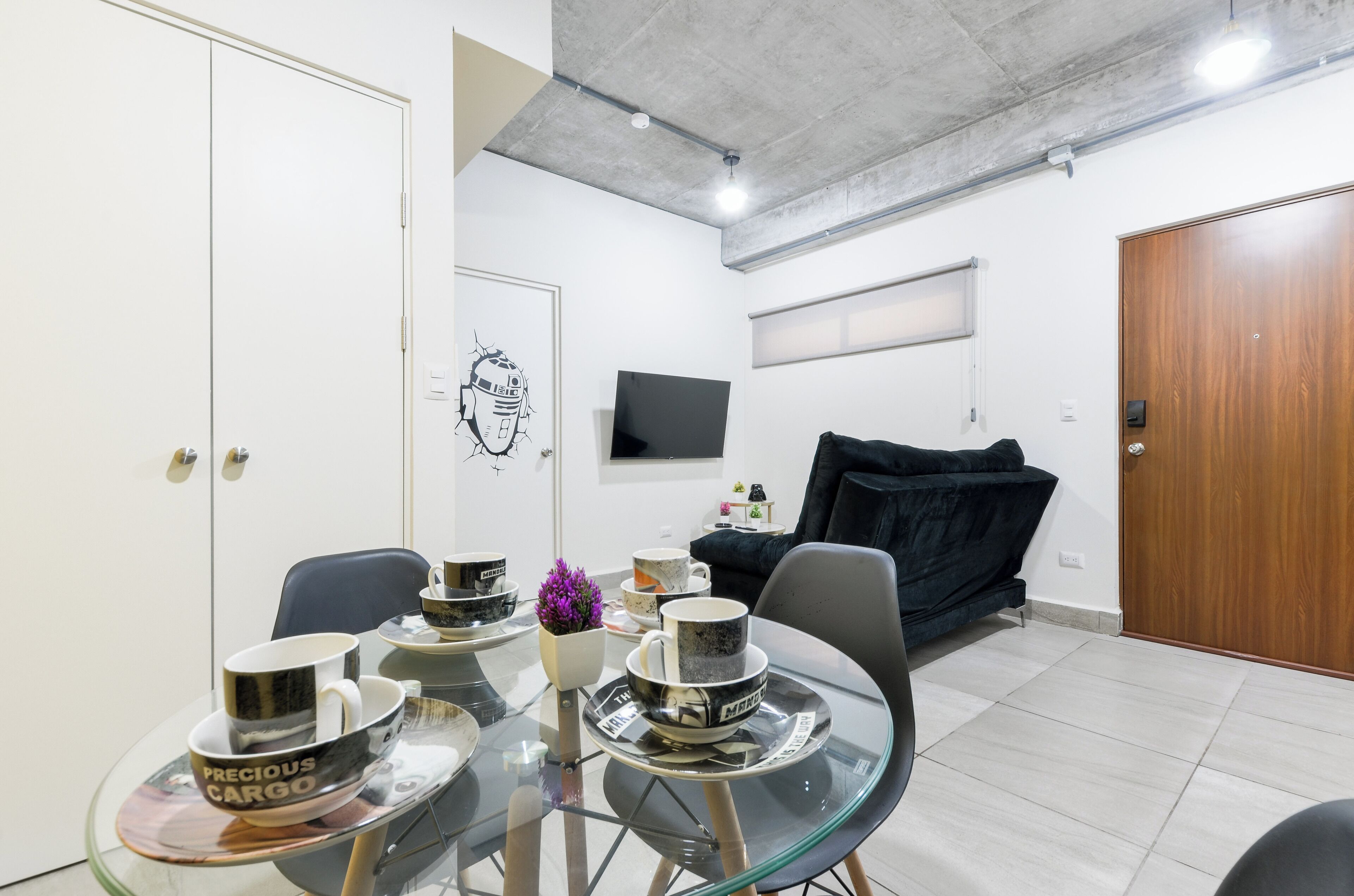 Club Suite, Balcony, City View | Dining room