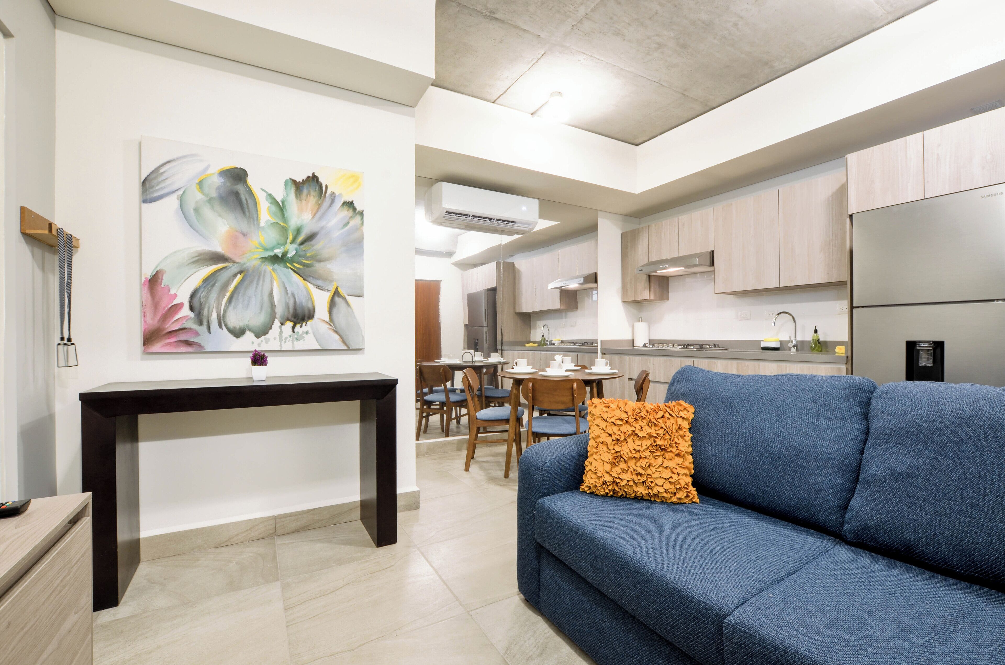 Business Suite, Balcony, City View | Living area