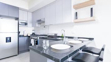 Junior Suite, Balcony, City View | Private kitchen | Fridge, microwave, stovetop, blender