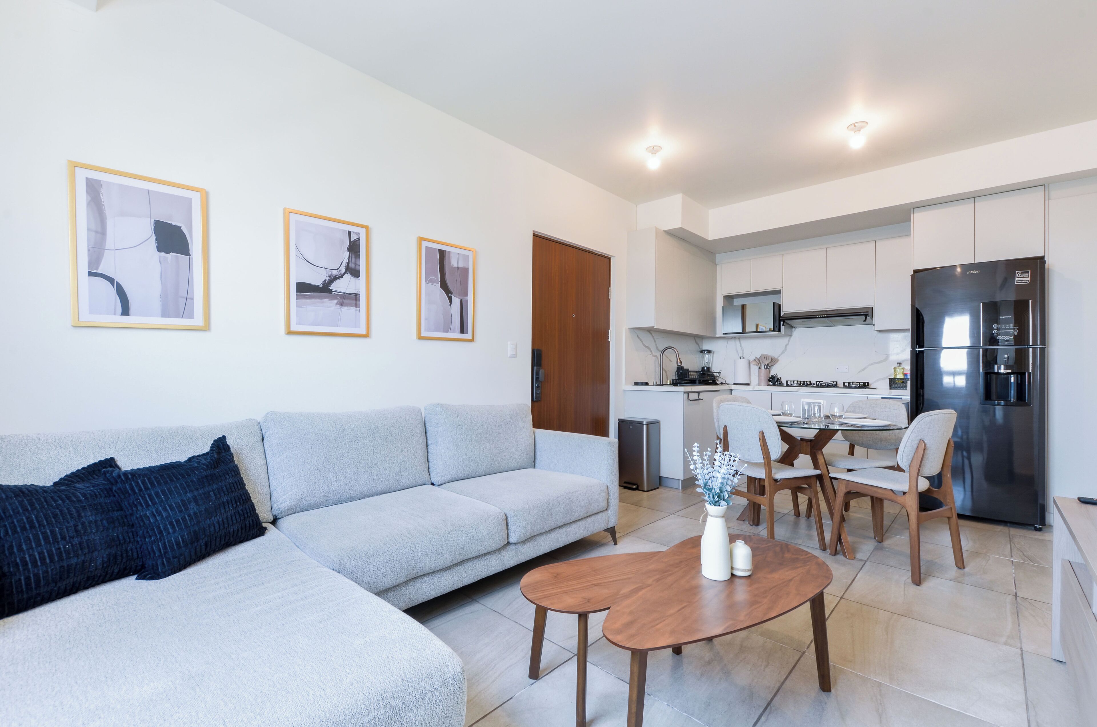 Standard Suite, Balcony, City View | Living area