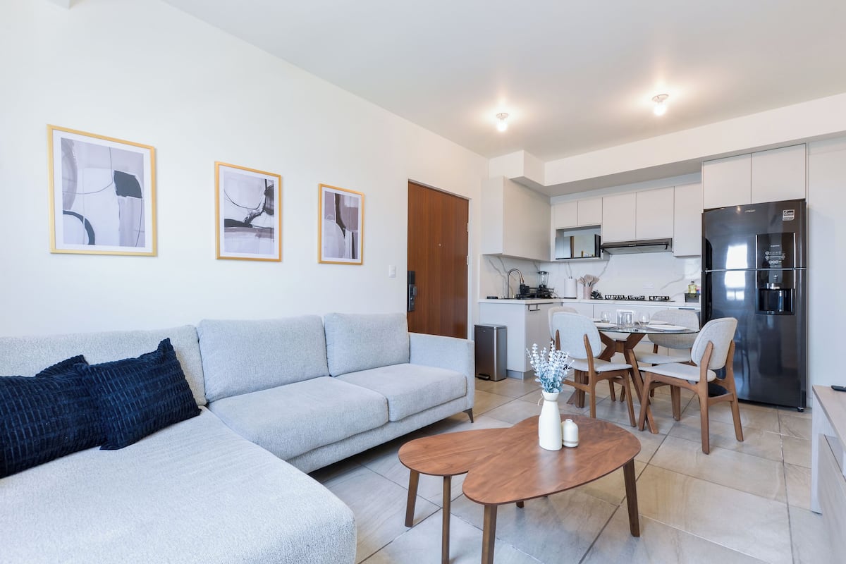 Standard Suite, Balcony, City View | Living area