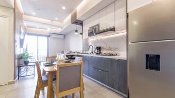 Comfort Suite, Balcony, City View | Private kitchen | Fridge, microwave, stovetop, blender