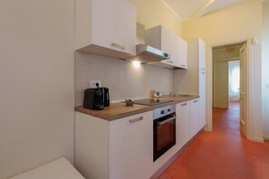 Appartamento (Family Retreat - Primo Piano) | Cucina privata | Frigorifero con congelatore, forno, piano cottura