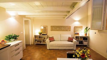 Apartment (Loft Studio - Bilocale con soppalco) | Living area