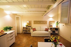 Apartment (Loft Studio - Bilocale con soppalco) | Living area - Borgo Cantarana (Bologna)