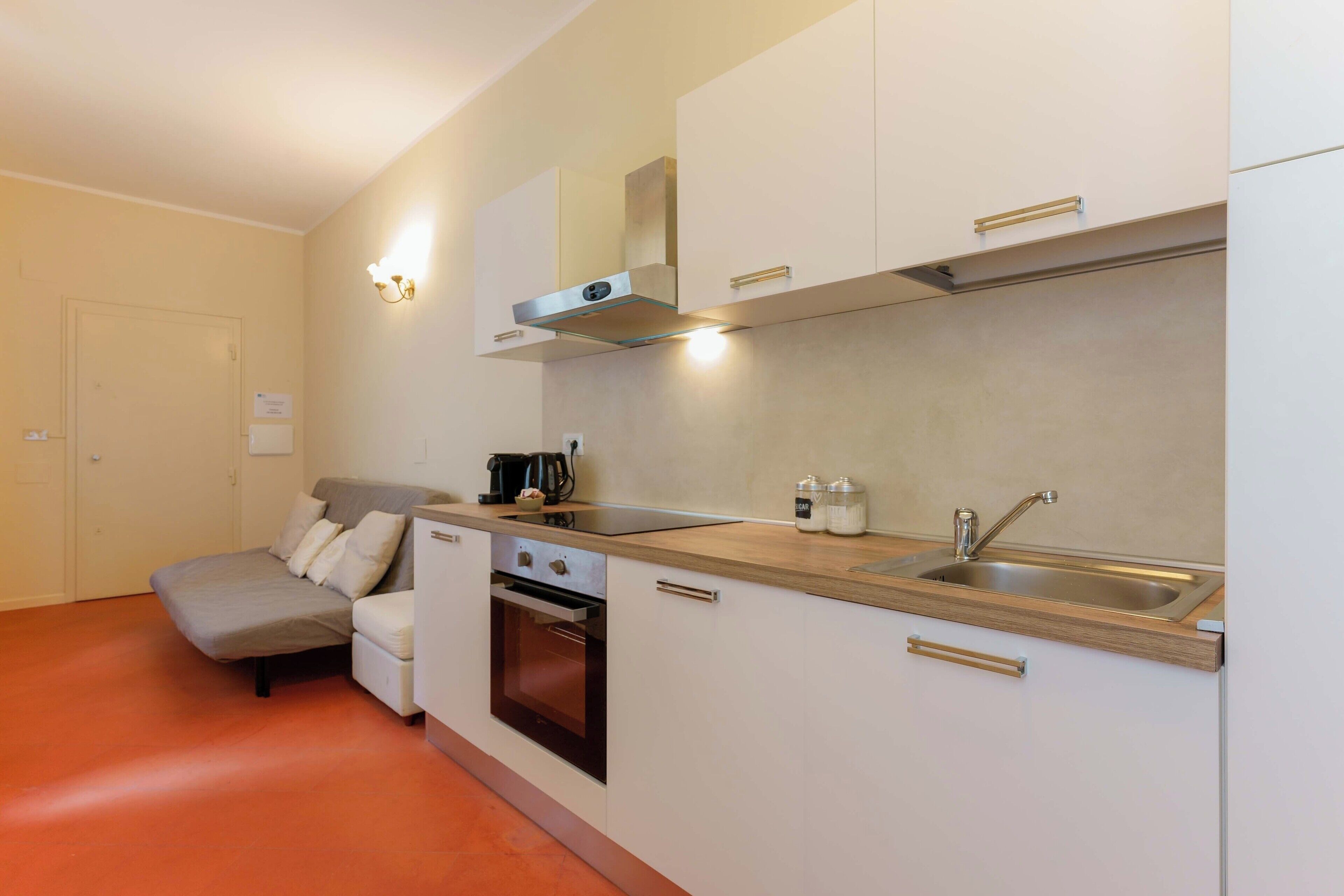 Apartment (Family Retreat - Primo Piano) | Private kitchen | Full-sized fridge, oven, stovetop, cookware/dishes/utensils