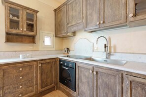 Apartamento (Canaletto Apartment) | Cozinha privada | Geladeira grande, micro-ondas, fogão, cooktop