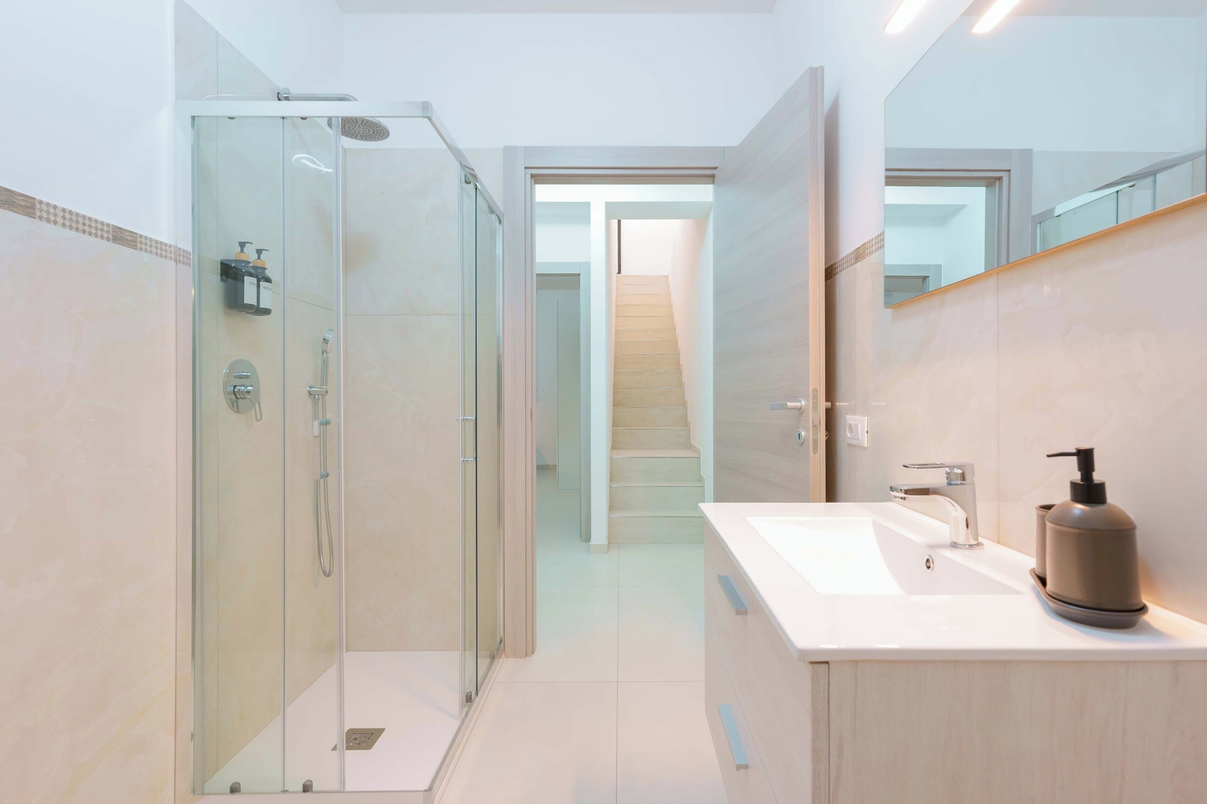 Shower, towels