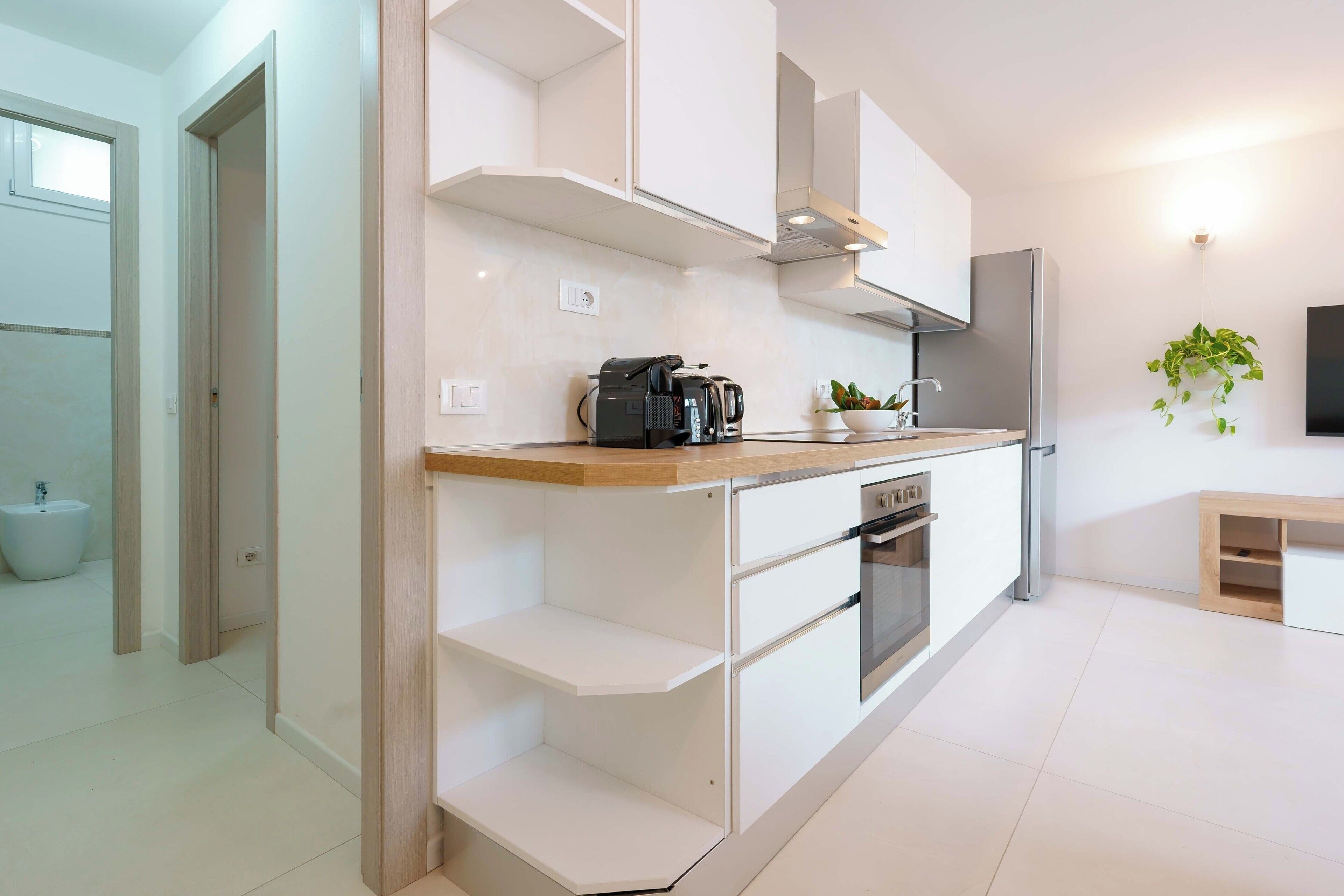 Tủ lạnh, lò nướng, bếp nấu, máy rửa bát 