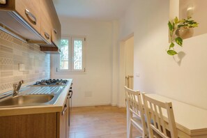Huoneisto (Cavaticcio Apartment) | Yksityinen keittiö | Täysikokoinen jääkaappi, uuni, liesi, espressokone