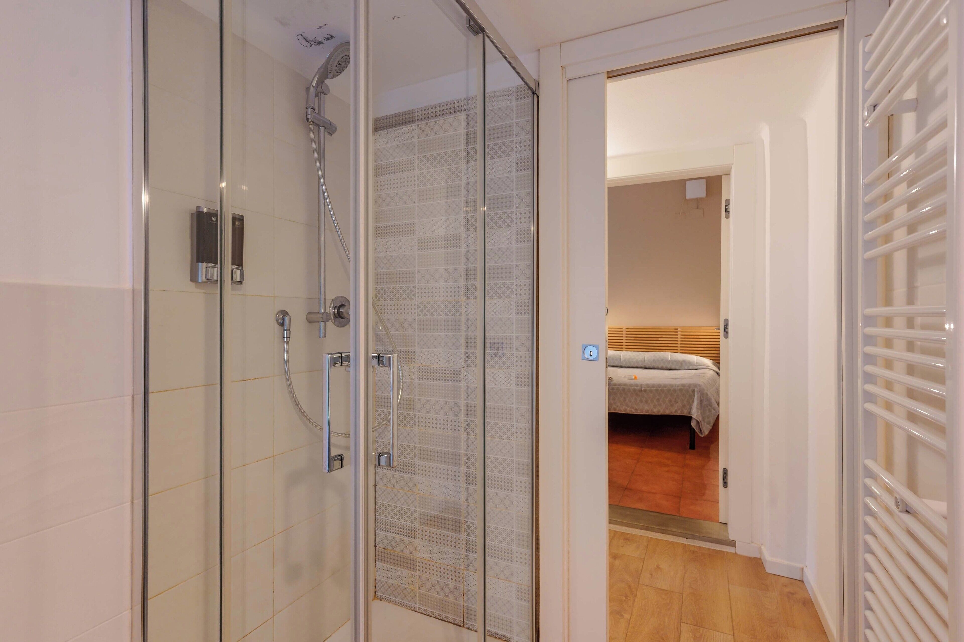 Apartment (Cavaticcio Apartment) | Badezimmer | Dusche, Handtücher