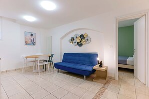 Dimore d'Azeglio 2 | Living area | 45-inch flat-screen TV with digital channels - Dimore D'Azeglio (Bologna)