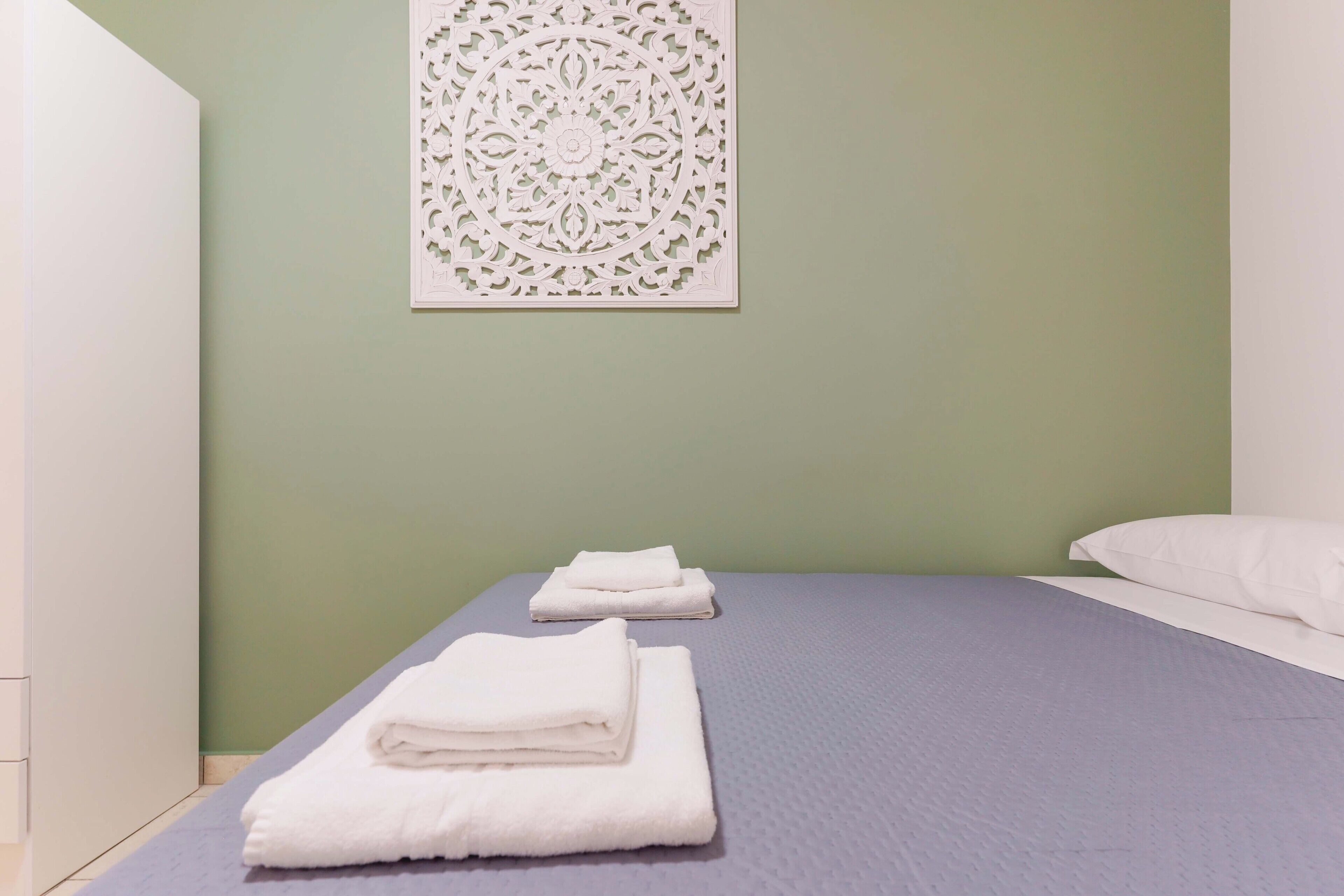 Cunas, wifi gratis y ropa de cama 