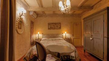 Apartment (Gallery 6) | Iron/ironing board, free WiFi