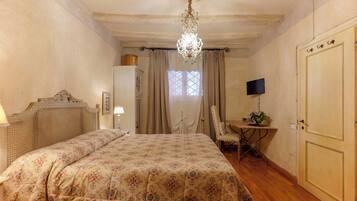 Apartment (Gallery 2) | Iron/ironing board, free WiFi