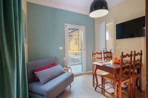 Leilighet (Cosy Terrace Loft) | Eget kjøkken | Kjøleskap, mikrobølgeovn, kokeplater og espressomaskin