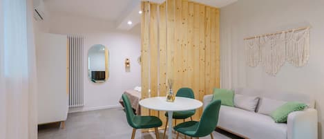 公寓 (Levante Boho Studio) | 起居区 | 45-英寸纯平电视(配备数码频道)