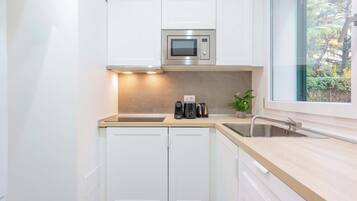 Appartamento (Levante Boho Studio) | Cucina privata | Frigorifero con congelatore, microonde, piano cottura