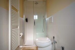 Apartment (Cosy Terrace Loft) | Bathroom | Shower, towels - Levante Collection (Bologna)