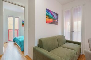 Apartment (Mascarella 86 - Green) | Opholdsområde | 45-tommers fladskærms-tv med digitale kanaler