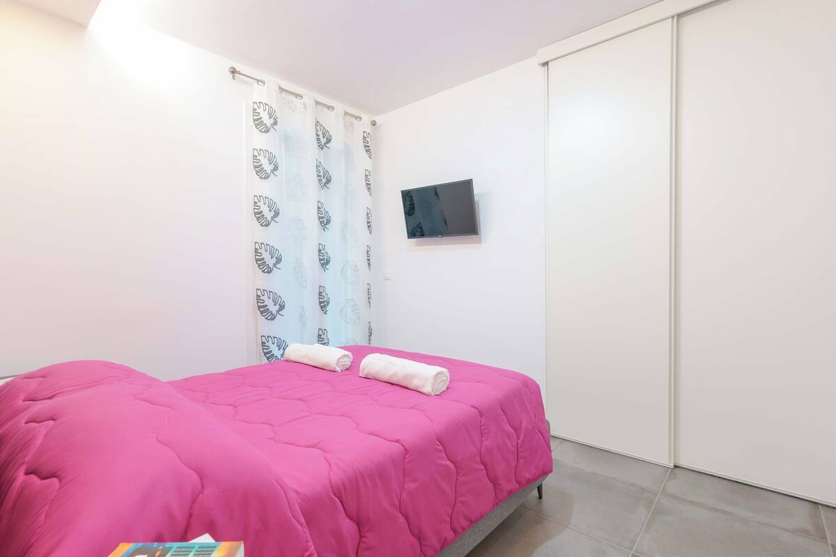 Apartment (Mascarella 86 - Red)