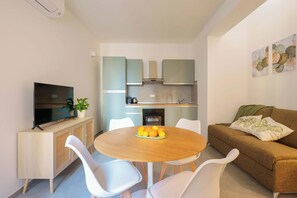 Apartment (Mascarella 81) | Living area - Mascarella Apartments (Bologna)
