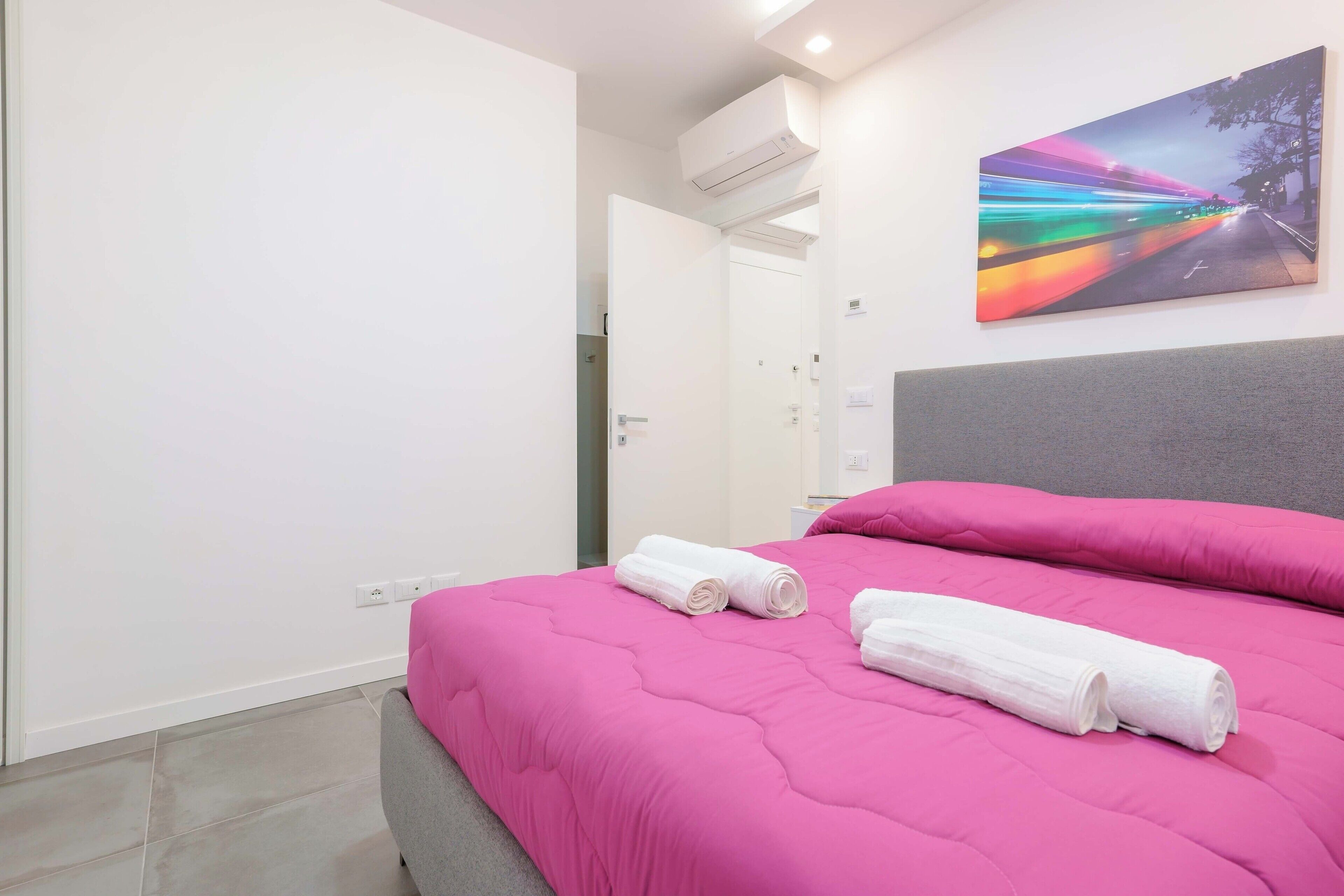 Apartment (Mascarella 86 - Red) | Cots/infant beds, free WiFi, bed sheets