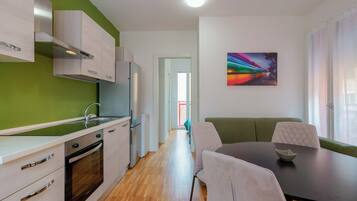 Apartment (Mascarella 86 - Green) | Eget kjøkken | Kjøleskap, mikrobølgeovn, ovn og kokeplater
