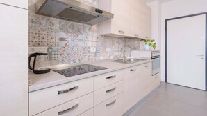 Apartemen (West Side) | Dapur pribadi | Mesin espresso, mesin pembuat kopi/teh, lemari es besar, dan oven