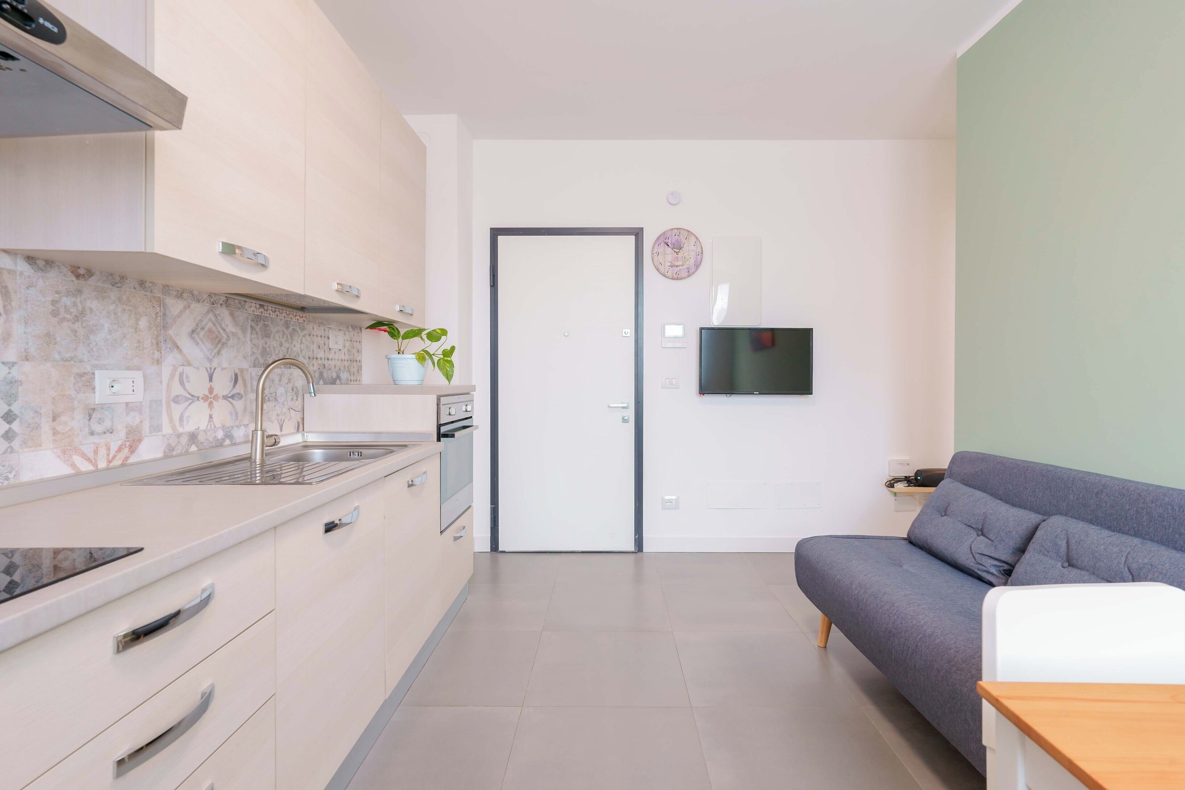 Apartment (West Side) | Private kitchen | Full-sized fridge, oven, stovetop, espresso maker