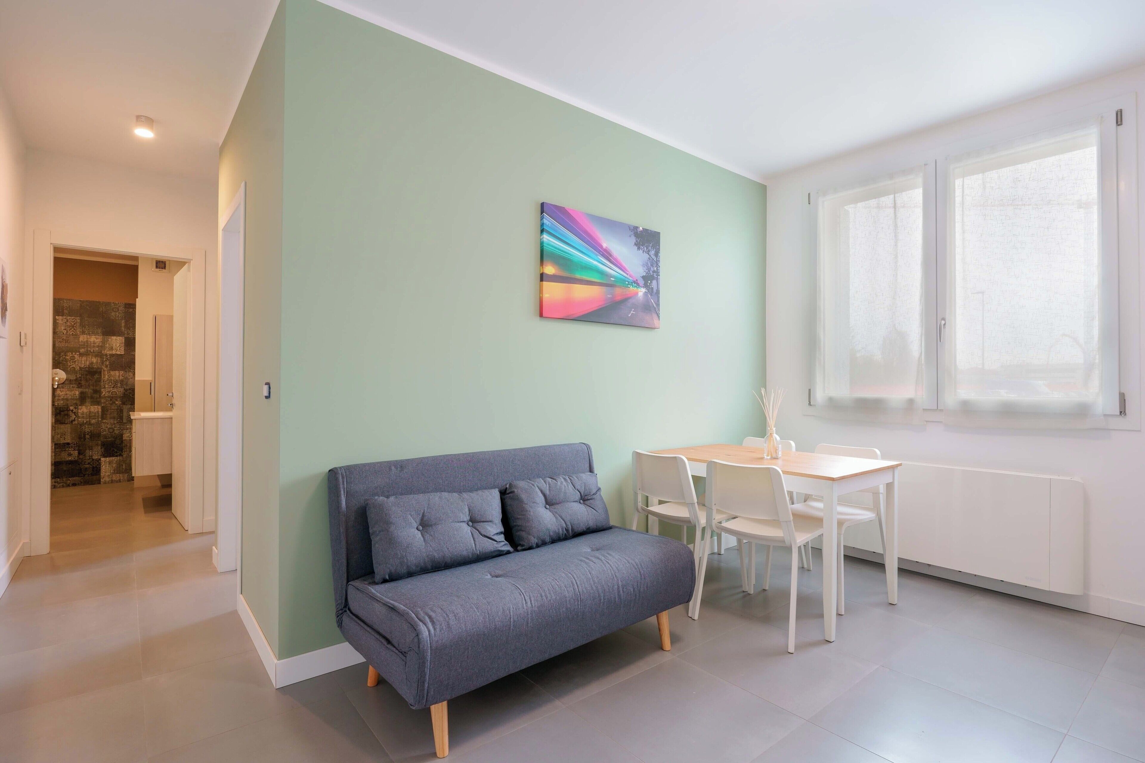 Appartamento (West Side) | Area soggiorno | TV a schermo piatto 45 pollici con canali digitali