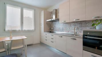 Apartment (West Side) | Private kitchen | Full-sized fridge, oven, stovetop, espresso maker