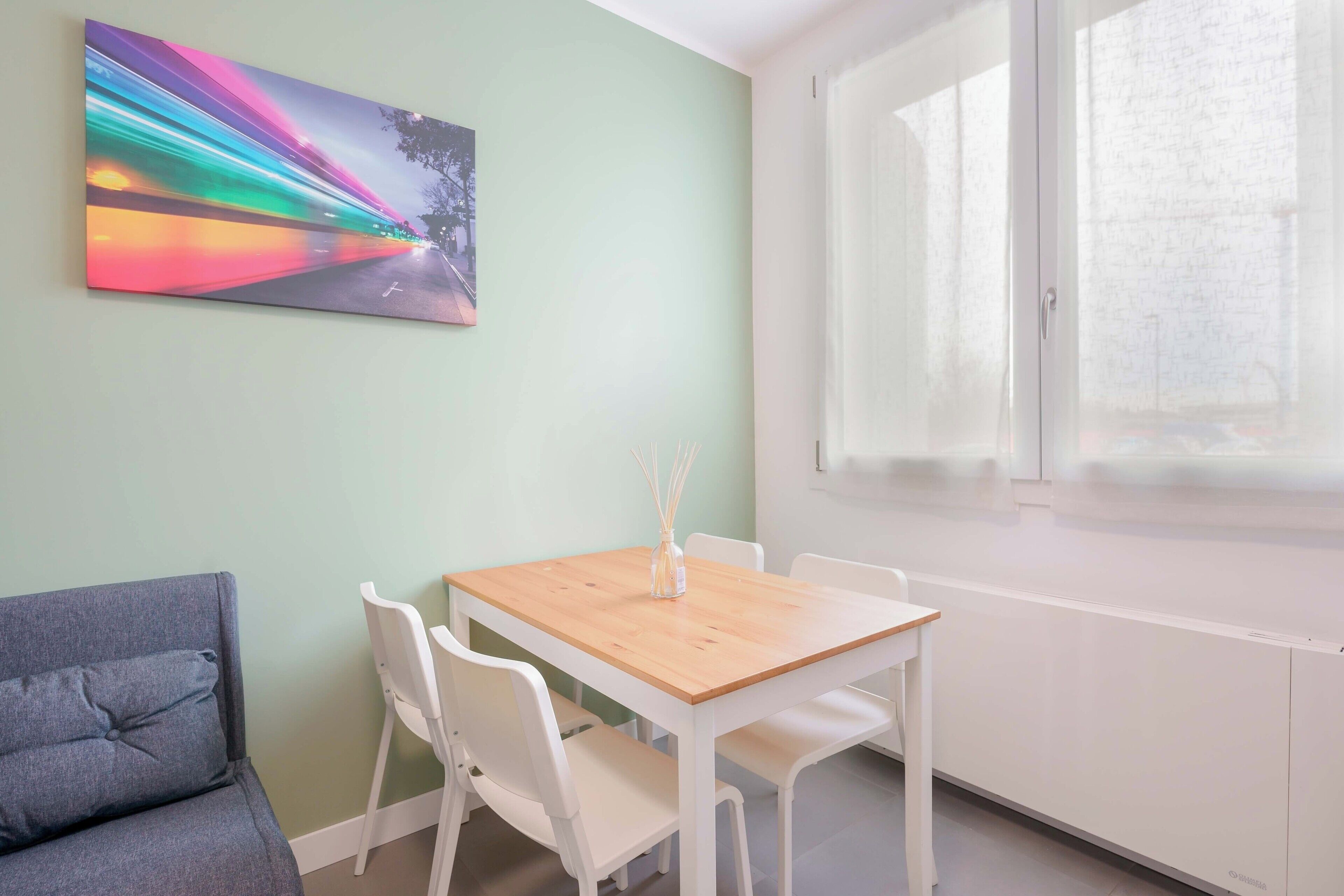 Appartamento (West Side) | Area soggiorno | TV a schermo piatto 45 pollici con canali digitali