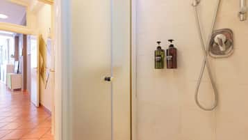 Apartment (Zamboni 58) | Bathroom | Shower, towels