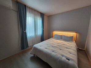 3 habitaciones, tabla de planchar con plancha, wifi y ropa de cama 