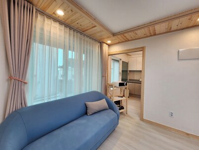 Sokcho Family House Near Seorak Port, Seafood Market & Beach (Walkable)