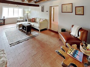 House (3 Bedrooms) | Property amenity