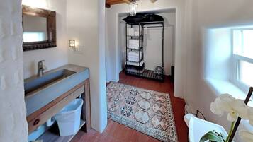 House (3 Bedrooms) | Property amenity