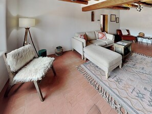 House (3 Bedrooms) | Property amenity