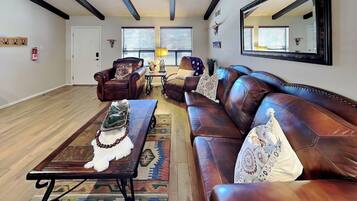 Condo (2 Bedrooms) | Property amenity